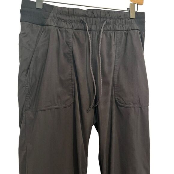 Lululemon Beyond The Studio Crop Pants Black Size 8 - Picture 8 of 9